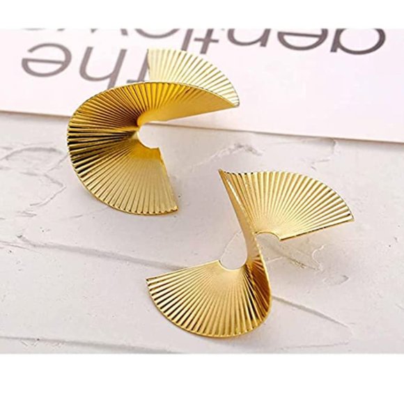 Twisted Wing Gold Earrings - Picture 3 of 4